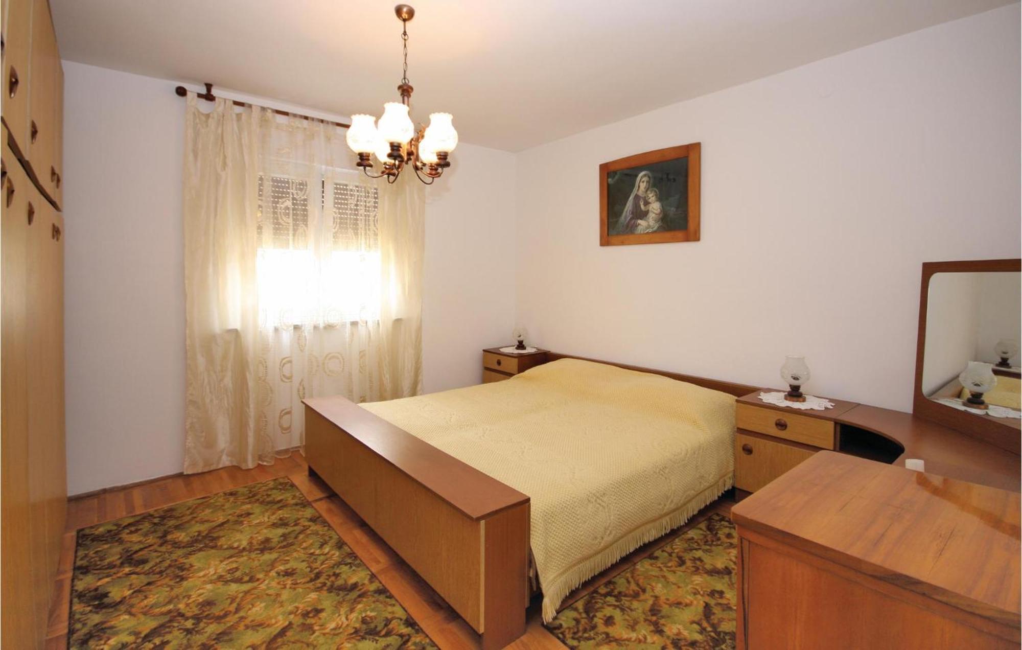 Awesome Apartment In Pula With Wifi ภายนอก รูปภาพ